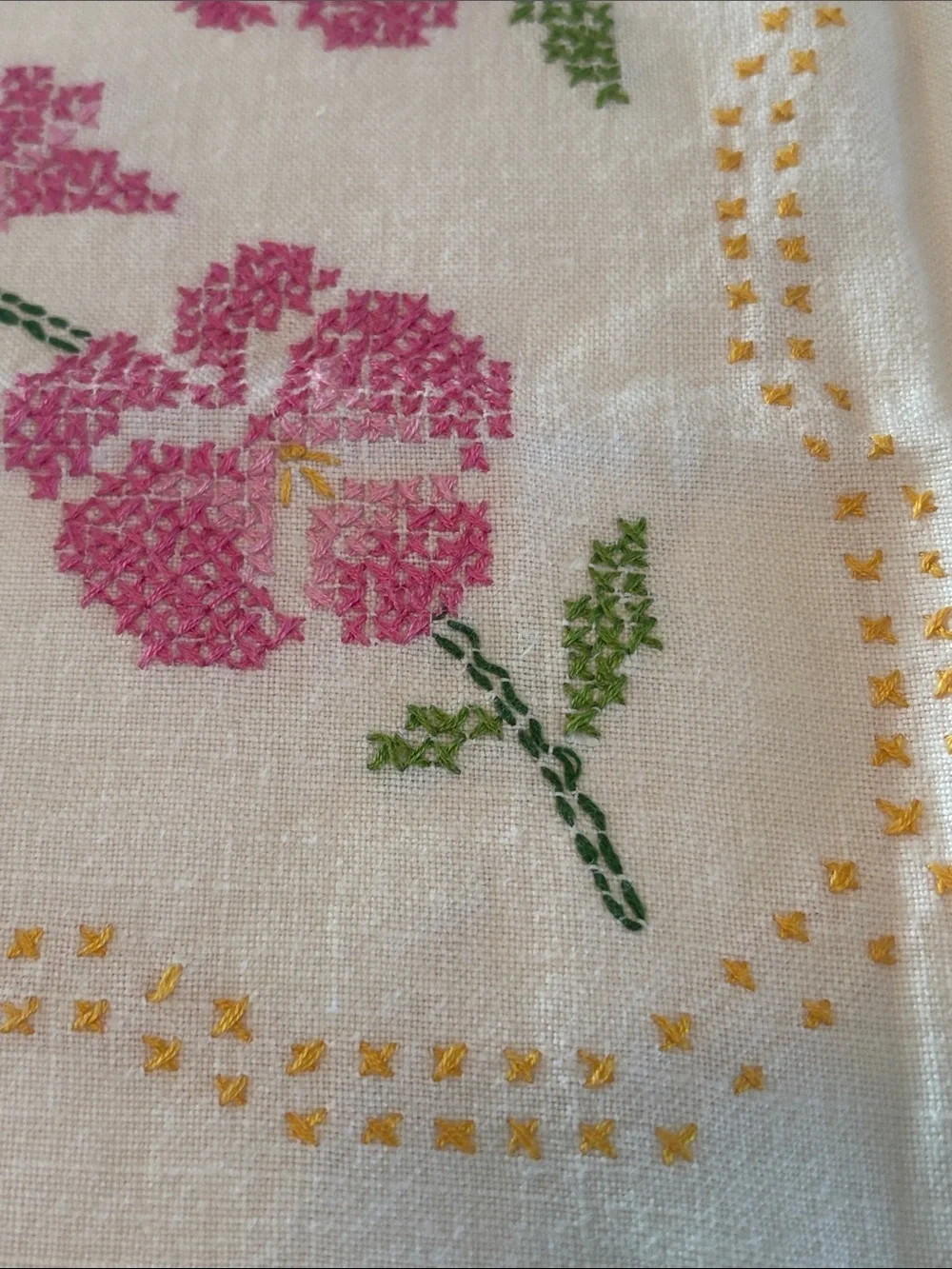 N/A elegant tablecloth